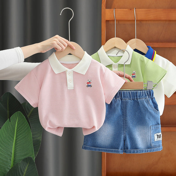 Small and medium children's summer suit 2025 new children's casual handsome scarf bear lapel short sleeve two-piece set trendy