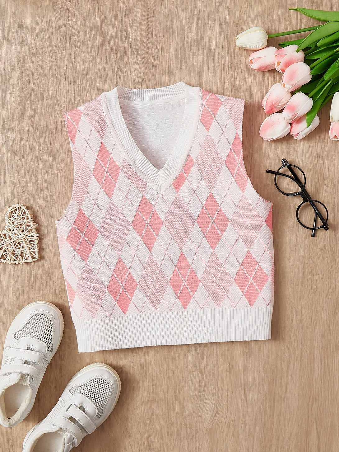 SHEIN Kids EVRYDAY Girls Argyle Pattern Sweater Vest - Negative Apparel